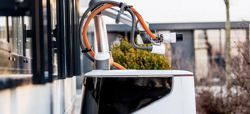 Η Aiways παρουσιάζει ένα πρωτότυπο ρομπότ φόρτισης!!! | STARTEG.GR