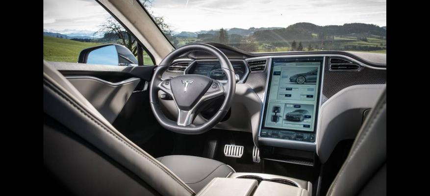 Πόσους κινητήρες και πόσες μπαταρίες έχει αλλάξει ένα Tesla Model S στο 1 εκατομμύριο χιλιόμετρα;;; | STARTEG.GR